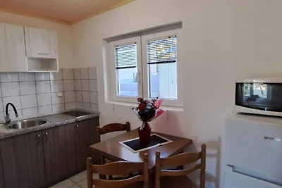Appartamento monolocale con balcone a Podaca