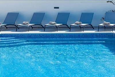 Villa in Valbadon mit Schwimmbecken