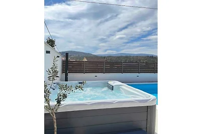 Stella mit Pool & beheizter Jaccuzzi