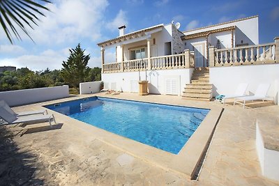 Ruhige Villa mit privatem Pool