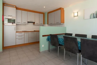 Appartement met terras en zijdelings zeezicht