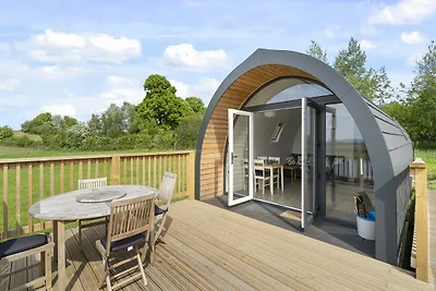 Charming lakeside chalet in Hertford, No...