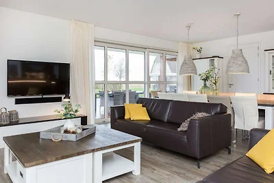 Villa mit zwei Saunen in Delfstrahuizen