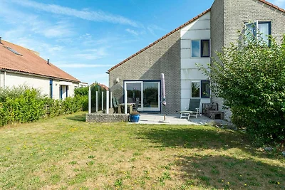 Squisita villa sulla spiaggia con piscina