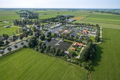 Strohgedeckte Wasservilla, Mikrowelle, nahe d...