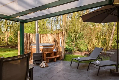 Üppiger Bungalow mit privatem Whirlpool im...
