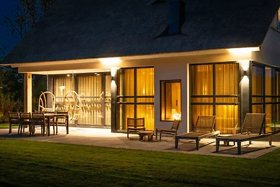 Luxuriöse Villa mit Sauna in Strandnähe