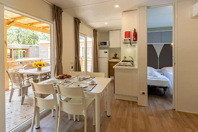 Mobilhome im Ferienpark mit grosser...