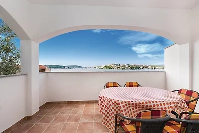 Appartement in Rogoznica, aan het strand