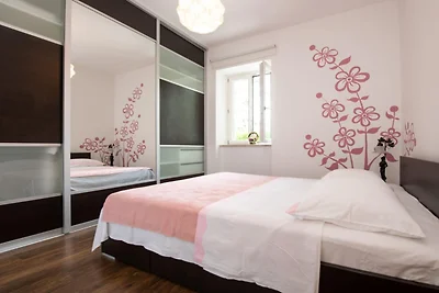 Elegant Lovran Apartment with Sea view - Two ...