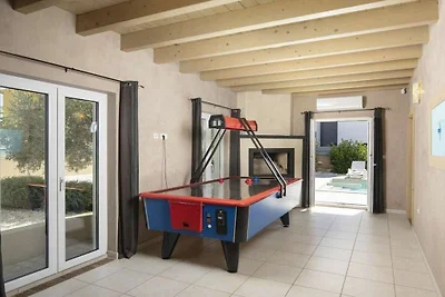 Villa in Premantura mit Schwimmbecken