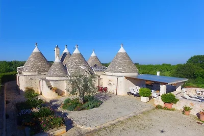 Trulli in Valle d'Itra mit Pool und Aussicht