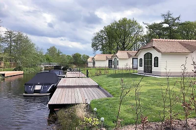 Ferienhaus in Sint Nicolaasga mit Garten