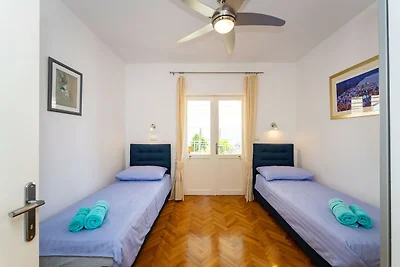 Villa con piscina a sfioro, spa