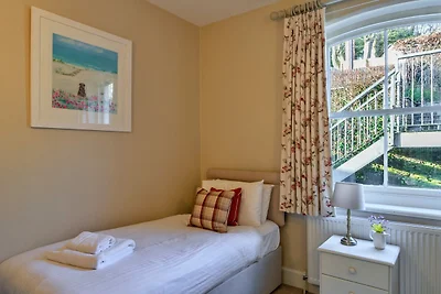 Cottage in riva al fiume con terrazza
