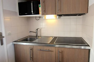 CHARMANTES UND GUT AUSGESTATTETES APARTMENT F...