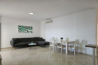 Apartament w Sarandzie z Widokiem na Morze