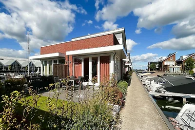 Haus am Wasser mit Terrasse für 6 Personen