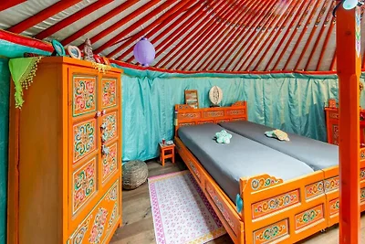 Lebhaftes Ferienhaus mit Garten