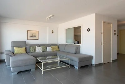 Schöne Wohnung mit Terrasse und Meerblick