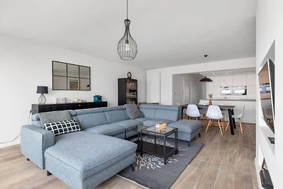 Modernes Apartment mit Meerblickterrasse
