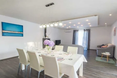 Ferienhaus in Žminj mit Schwimmbecken