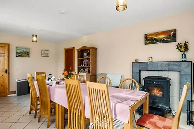 Haus nahe Lough Mask mit Gartenblick