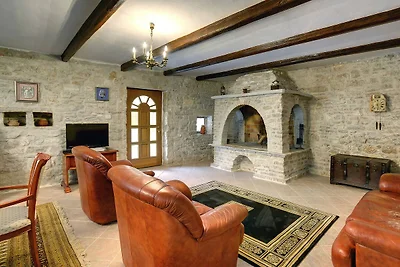 Ferienhaus in Rojnici mit Pool