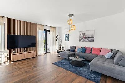 Moderne Villa mit privatem Pool, für 8...