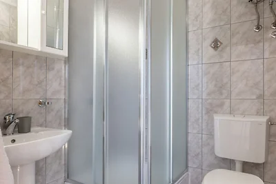 One Bedroom Apartment with Terrace and Sea Vi...