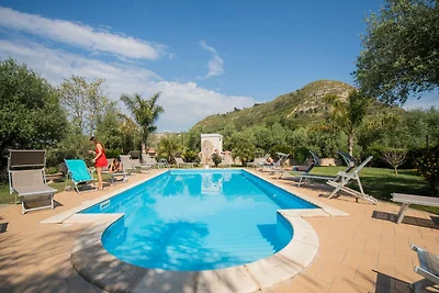 Moderno appartamento a Gasponi con piscina