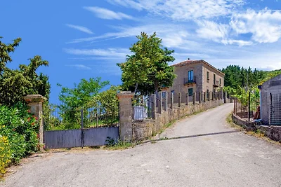 Ferienhaus in Ficarra mit Garten