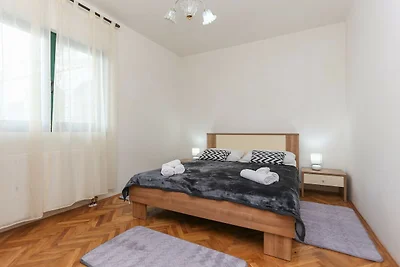 Sunny Elegant Apartments in Trogir - Classic ...