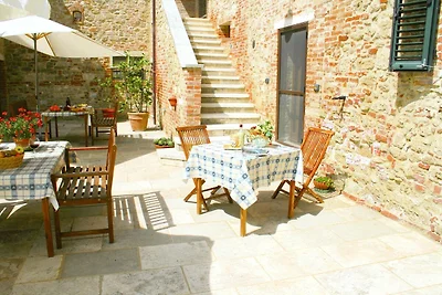 Traditioneller Bauernhof in Asciano mit Pool