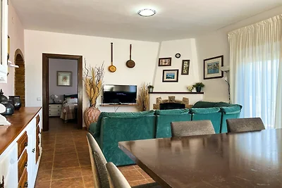 Rustige villa met privézwembad en uitzicht