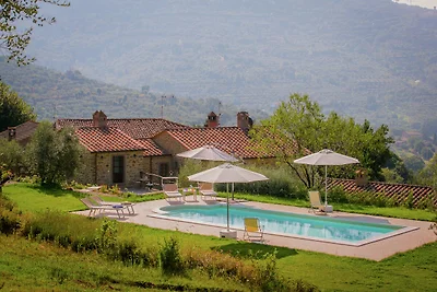 Lussuosa villa con piscina a Cortona