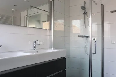 Kinderfreundliche Villa am Wasser in...