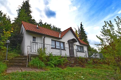 Incantevole bungalow con giardino a Tabarz