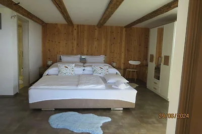 Mountain Vibrant and Timeless Apartment with ...