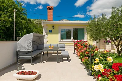 Ruhige Landvilla in Naklice