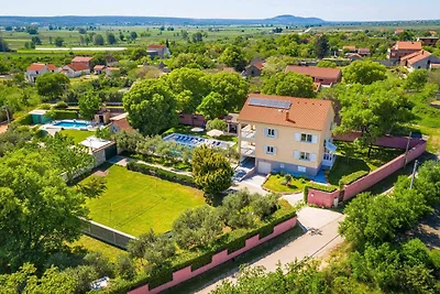 Ferienvillen mit Pool in Kakma