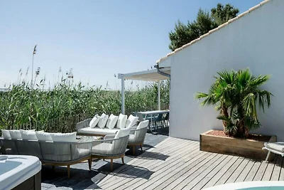 Villa in Aigues-Mortes mit Pool & Blick