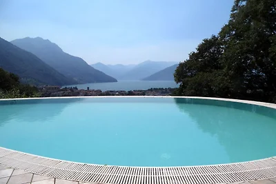 Apartment in Villa mit Pool- und Seeblick
