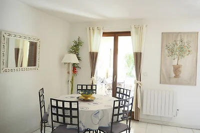 Ferienhaus mit Gemeinschaftspool und 200 m vo...