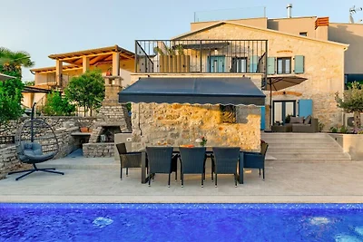 Villa a Mugeba con piscina
