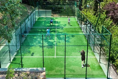 Villa in Valbonne met zwembad en sportvelden