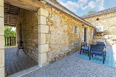 Fattoria ristrutturata a Soturac con piscina