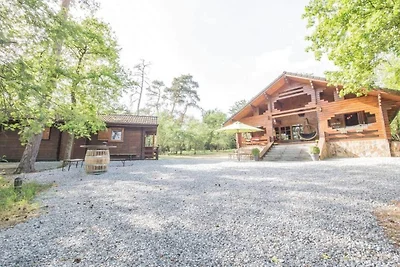 Chalet con giardino alberato vicino a Durbuy