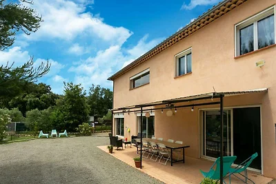Pittoresca villa a Montmeyan con piscina