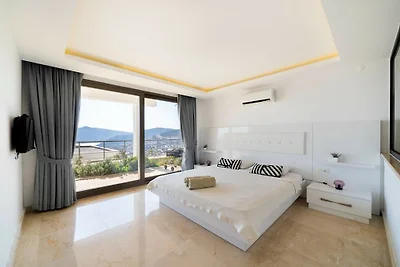 Villa in Kalkan mit Schwimmbecken